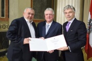 Von links: Bundeskanzler a.D. Alfred Gusenbauer (S), Professor Reinhold Eckhardt und Parlamentsdirektor Harald Dossi