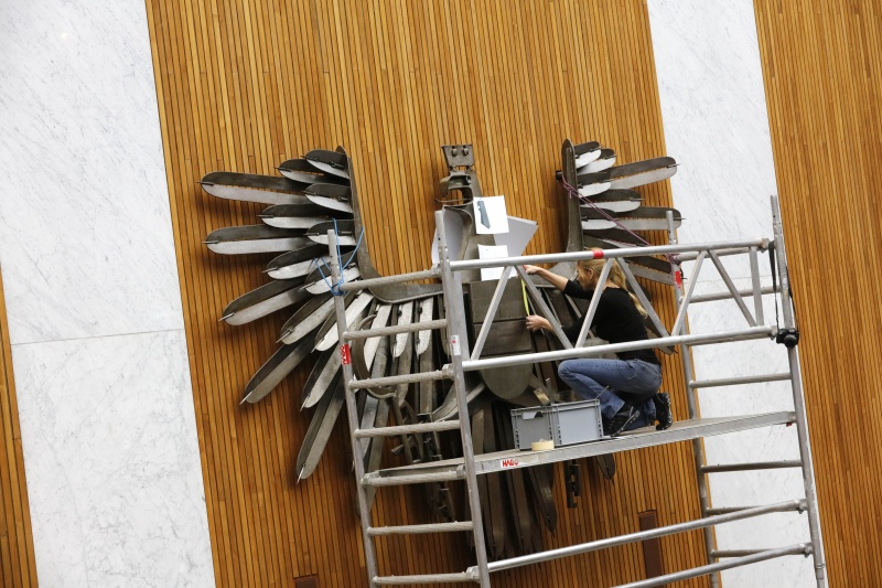 Wappenadler an der Stirnseite des NR-Sitzungssaales