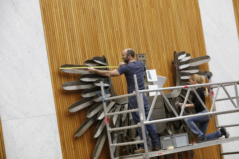 Wappenadler an der Stirnseite des NR-Sitzungssaales