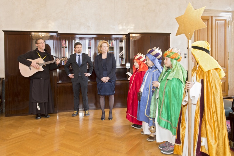 Sternsinger der Pfarre Maria Lanzendorf zu Gast bei Natinalratspräsidentin Doris Bures (S)