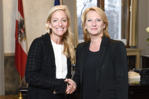Von rechts: Nationalratspräsidentin Doris Bures (S), Botschafterin der USA in Österreich Alexa Wesner