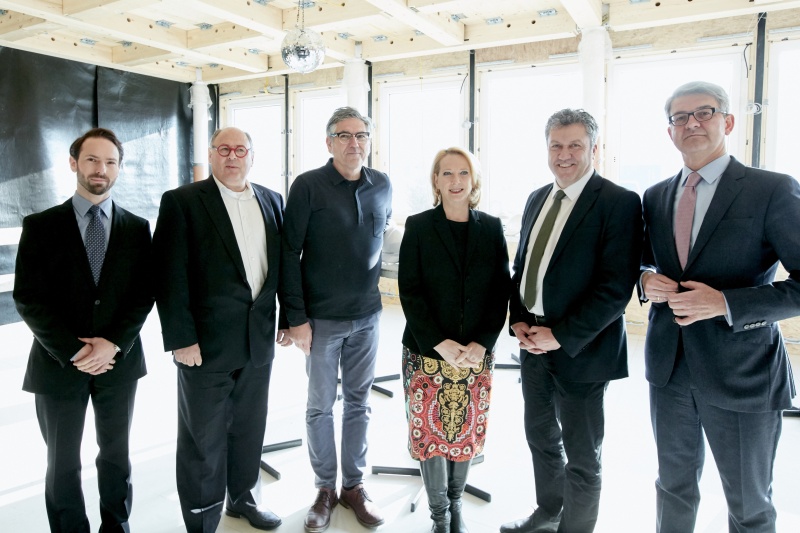 von rechts:  Parlamentsvizedirektor Alexis Wintoniak Projektleiter, Reinhold Sahl Burghauptmann, Nationalratspräsidentin Doris Bures (S), Sigi Ramoser Designbüro Sägenvier, Herbert Vanzo Direktionsleiter STRABAG AG und Christian Leitner GF Lukas Lang Building Technologies