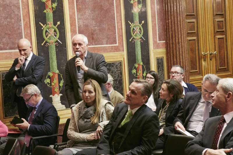 Frage durch Veranstaltungsteilnehmer