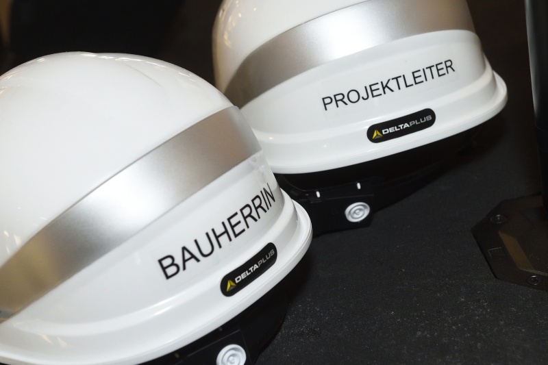 Geschenk an Bauherrin und Projektleiter