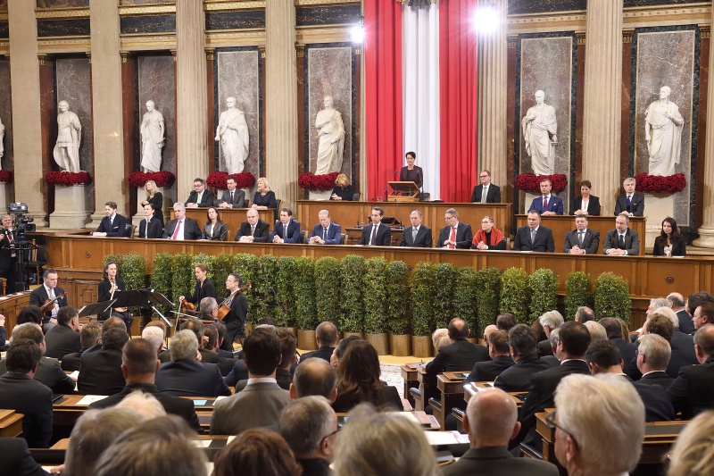 Bundesratspräsidentin Sonja Ledl-Rossmann (V) bei ihrer Ansprache