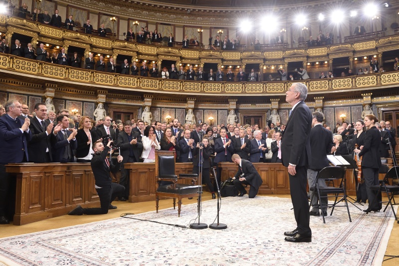 Bundespräsident Alexander van der Bellen bei der Angelobung. Blick Richtung VeranstaltungsteilnehmerInen