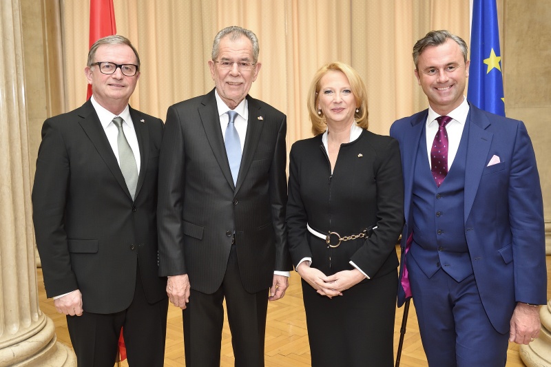 Von links: Zweiter Nationalratspräsident Karlheinz Kopf (V), Bundespräsident Alexander Van der Bellen, Nationalratspräsidentin Doris Bures (S) und Dritter Nationalratspräsident Norbert Hofer (F)