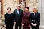 Von rechts: Nationalratspräsidentin Doris Bures; Bundesratspräsidentin Sonja Ledl-Rossmann Bundespräsident Alexander Van der Bellen und Gattin Doris Schmidauer