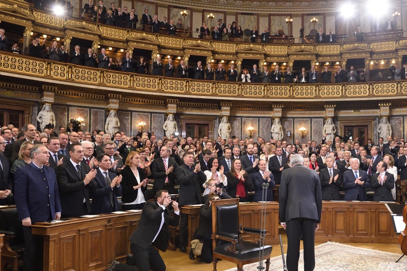 Bundespräsident Alexander Van der Bellen bei der Angelobung. Blick Richtung VeranstaltungsteilnehmerInnen