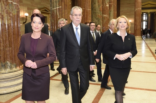 Von links: Bundesratspräsidentin Sonja Ledl-Rossmann (V), Bundespräsident Alexander Van der Bellen und Nationalratspräsidentin Doris Bures (S)