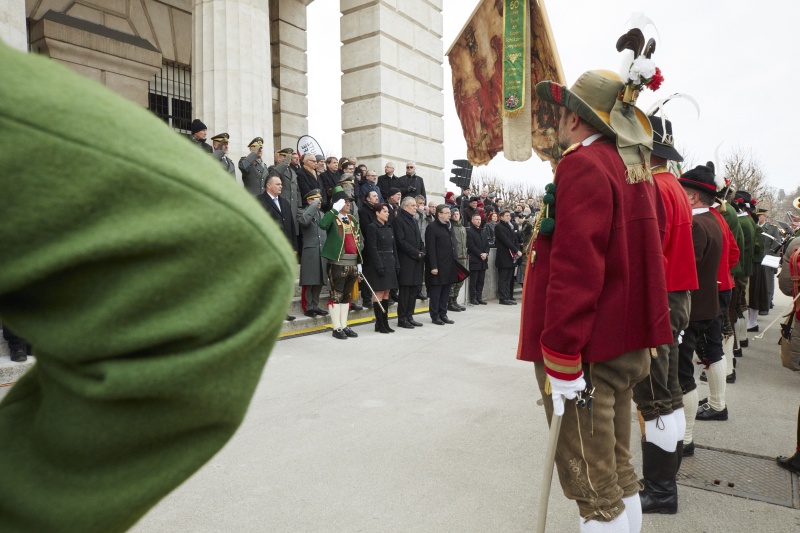 von links: Bundesratspräsidentin Sonja Ledl-Rossmann (V), Bundespräsident Alexander Van der Bellen, Günther Platter Landeshaupmann von Tirol