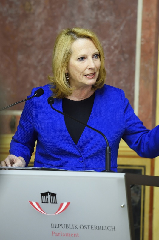 Nationalratspräsidentin Doris Bures (S) bei der Begrüßung
