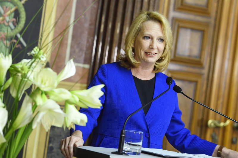Nationalratspräsidentin Doris Bures (S) bei der Begrüßung
