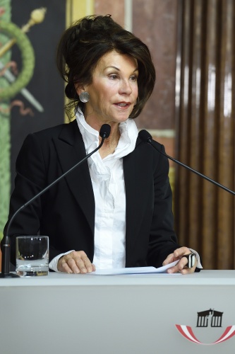 Vizepräsidentin des Verfassungsgerichtshofes Brigitte Bierlein bei ihrer Laudatio