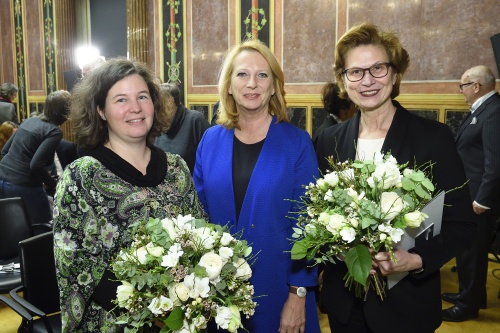 Von links: Geschäftsführerin der Lupac-Stiftung Barbara Blümel, Nationalratspräsidentin Doris Bures (S) und Parlamentsvizedirektorin Susanne Janistyn-Novák