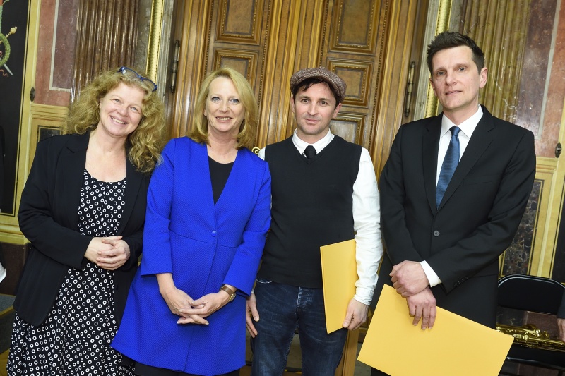 Von links: Patricia Hladschik, Ludwig Boltzmann Institut für Menschenrechte, Nationalratspräsidentin Doris Bures (S), Mario Friedwagner, Freies Radio Salzkammergut, Thomas Geldmacher, Obmann des Personenkomitees "Gerechtigkeit für die Opfer der NS-Militärjustiz"