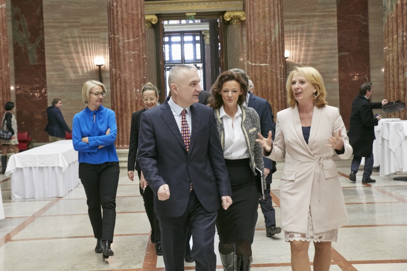 Von rechts: Nationalratspräsidentin Doris Bures (S) und der albanische Parlamentspräsidenten Ilir Meta