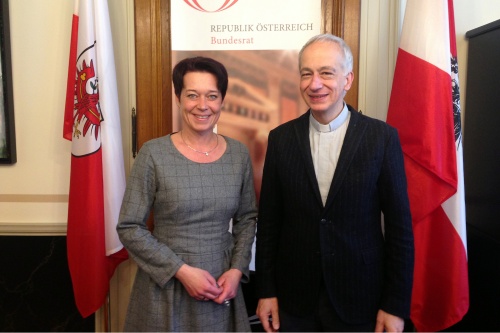 Von links: Bundesratspräsidentin Sonja Ledl-Rossmann (V) und Caritas-Präsident Michael Landau