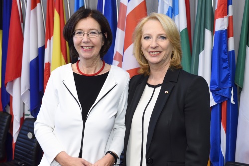 Von links: Präsidentin der Parlamentarischen Versammlung der OSZE und Nationalratsabgeordnete Christine Muttonen (S) mit Nationalratspräsidentin Doris Bures (S)