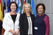 Von links: Präsidentin der Parlamentarischen Versammlung der OSZE und Nationalratsabgeordnete Christine Muttonen (S), Nationalratspräsidentin Doris Bures (S) und OSZE-Sonderbeauftragte für Genderfragen Hedy Fry
