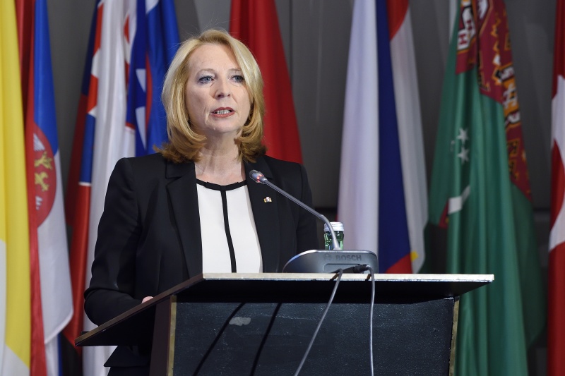 Nationalratspräsidentin Doris Bures (S) bei ihrer Begrüßung