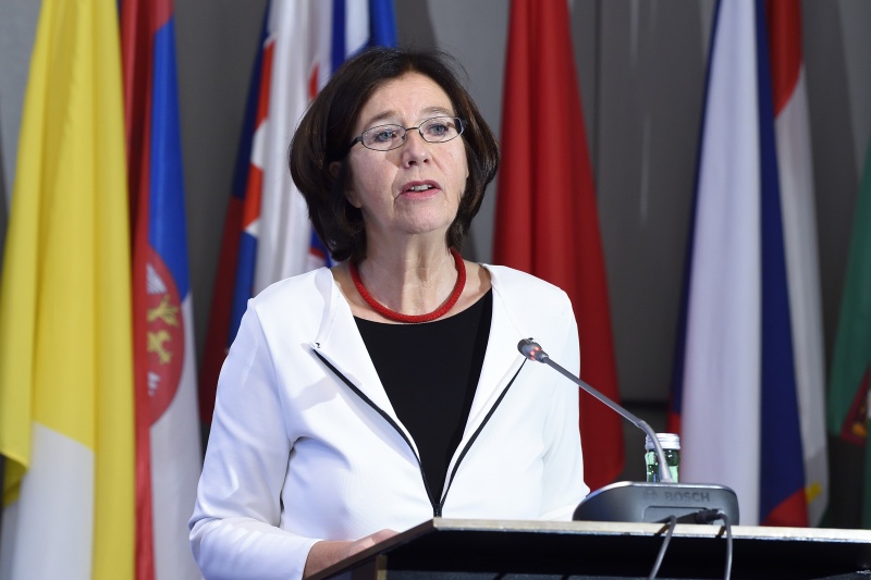 Von links: Präsidentin der Parlamentarischen Versammlung der OSZE und Nationalratsabgeordnete Christine Muttonen (S) bei der Begrüßung