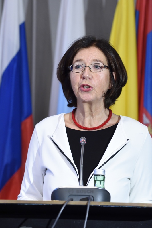 Von links: Präsidentin der Parlamentarischen Versammlung der OSZE und Nationalratsabgeordnete Christine Muttonen (S) bei der Begrüßung