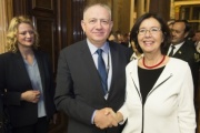 Von links: Parlamentspräsident  Barisa Colak (Bosnien-Herzegowina) und Nationalratsabgeordnete und OSZE-PV Präsidentin Christine Muttonen