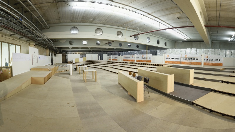 Einbauten für den interimistischen Nationalratssitzungssaal im großen Redoutensaal der Hofburg