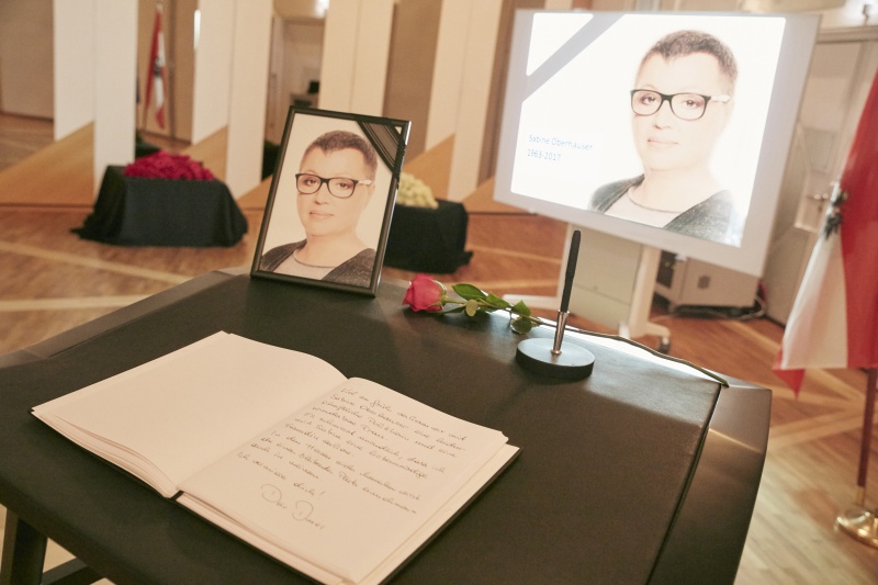 Kondulenzbucheintrag von Nationalratspräsidentin Doris Bures (S)