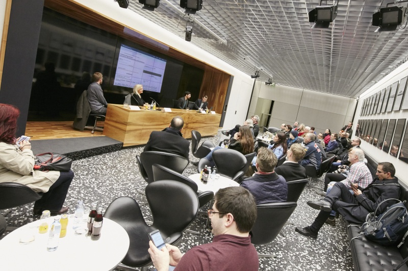 Podium von rechts: Stefan Taferner Parlamentsdirektion, Markus Hametner Forum Informationsfreiheit, Ines Kerle Parlamentsdirektion und Mathias Huter 
Forum Informationsfreiheit