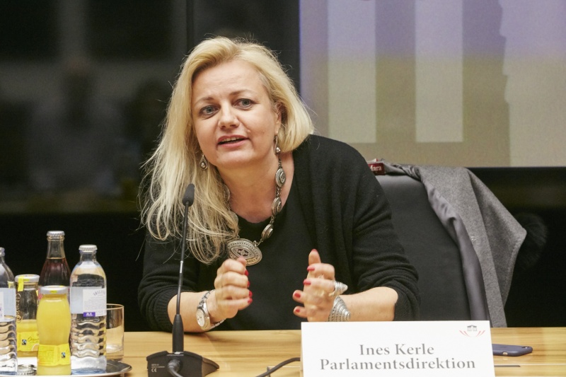 Begrüßung durch Ines Kerle Parlamentsdirektion