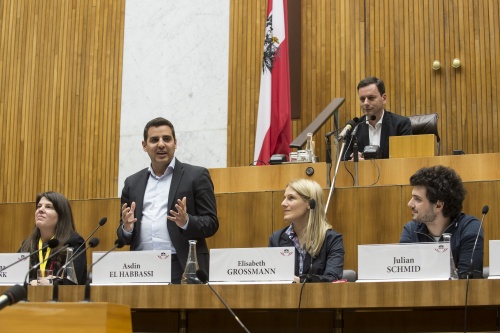 Von links: Nationalratsabgeordnete Martina Schenk (T), Nationalratsabgeordneter Asdin El Habbasi (V) am Wort, Nationalratsabgeordnete Elisabeth Grossmann (S), Bundesratsvizepräsident Ernst Gödl (V), Nationalratsabgeordneter Julian Schmid (G)