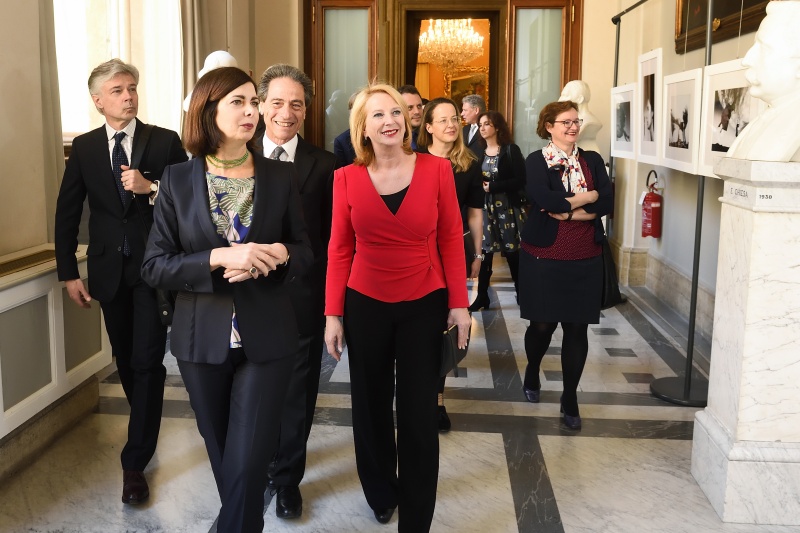 Von links: Parlamentsdirektor Harald Dossi, Präsidentin der italienischen Abgeordnetenkammer Laura Boldrini, Nationalratspräsidentin Doris Bures (S)