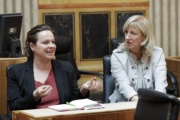Aussprache mit den Bundesräten von links: Bundesrätin Nicole Schreyer (G),  Bundesratsvizepräsidentin Ingrid Winkler(S)