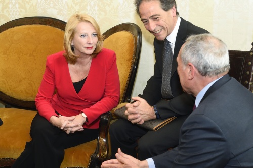 Arbeitsgespräch mit dem Senatspräsidenten Pietro Grasso. Von links: Nationalratspräsidentin Doris Bures (S),  Dolmetscher, Senatspräsident Pietro Grasso