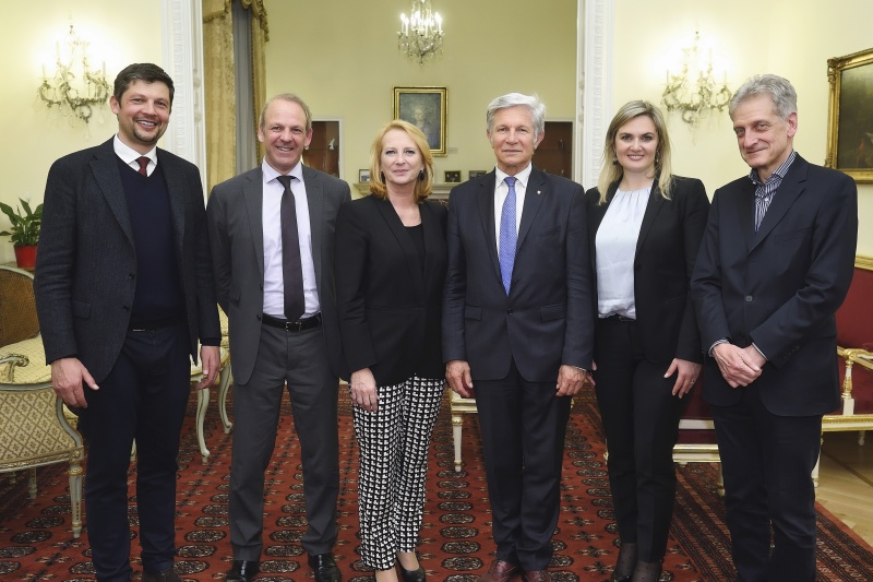 Treffen mit Südtiroler Senatoren und Abgeordneten in der Österreichischen Botschaft in Rom. Von links:  Kammerabgeordneter Daniel Alfreider, Senator Karl Zeller, Nationalratspräsidentin Doris Bures (S), Senator Hans Berger, Kammerabgeordnete Renate Gebhard, Nationalratsabgeordneter Josef Cap (S)