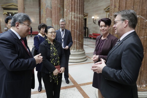Begrüßung  einer Delegation der Politischen Konsultativkonferenz des Chinesischen Volkes durch Bundesratspräsidentin Sonja Ledl-Rossmann (V) (2. von rechts)