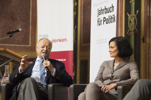 Von links: Nationalratspräsident a.D. Andreas Khol (am Wort) und Silvia Grünberger