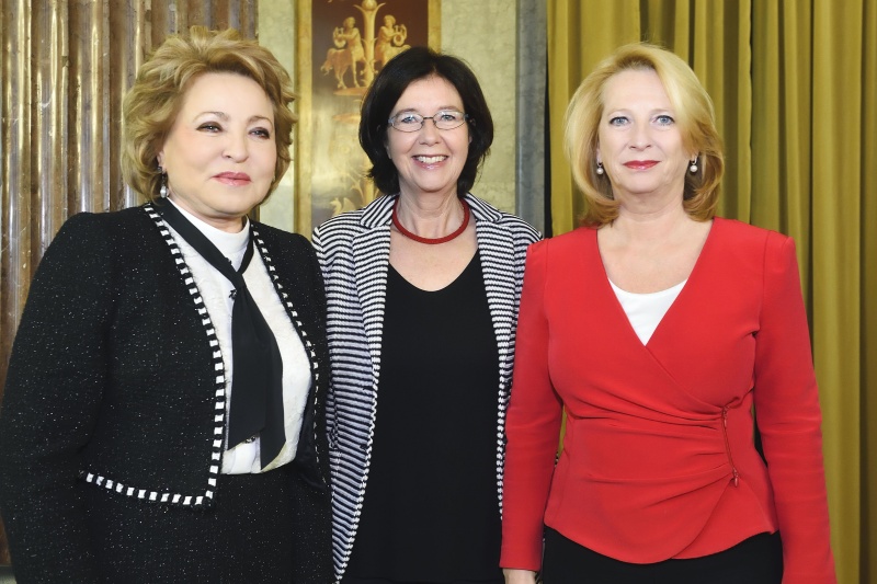 Von rechts: Nationalratspräsidentin Doris Bures (S), Nationalratsabgeordnete und OSZE-PV Präsidentin Christine Muttonen (S) und Vorsitzende des Föderationsrates der Föderalen Versammlung der Russischen Föderation Valentina Ivanovna Matvienko