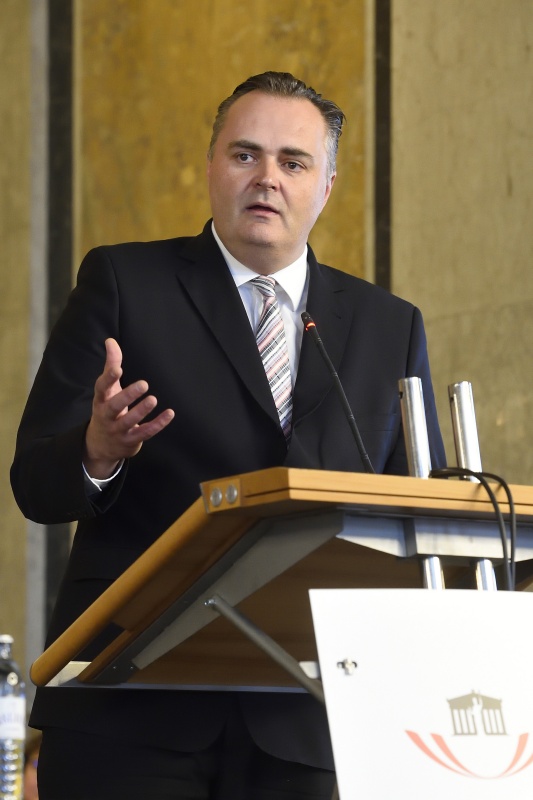 Rede von Verteidigungsminister Hans Peter Doskozil (S)