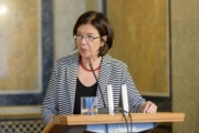 Nationalratsabgeordnete und OSZE-PV Präsidentin Christine Muttonen (S) bei den Abschlussworten der Keynote zum Thema: 'Die Rolle der Frauen im Kampf gegen Extremismus und Terrorismus'