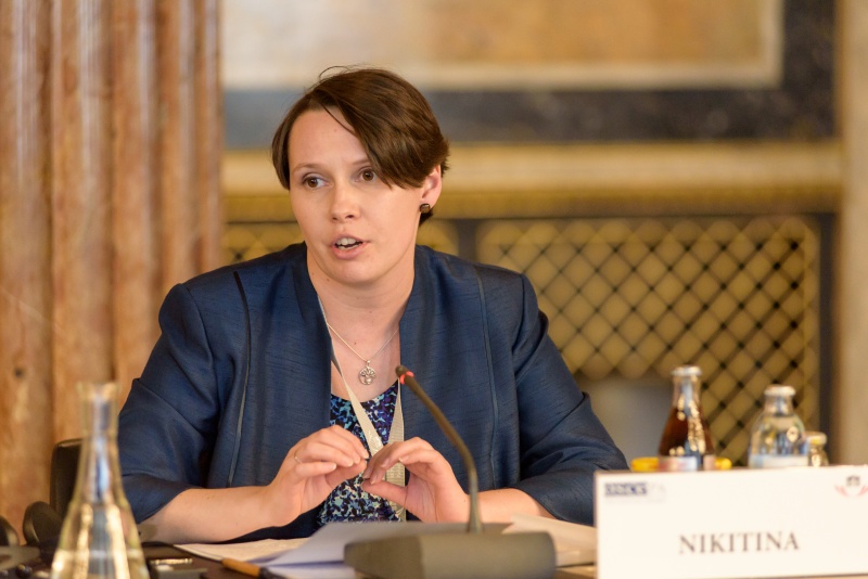 Yulia Nikitina, außerordentliche Professorin an der Universität für Internationale Beziehungen in Moskau bei der Keynote zum Thema: 'Die Rolle der Frauen im Kampf gegen Extremismus und Terrorismus'