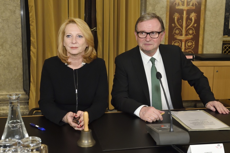 Von links: Nationalratspräsidentin Doris Bures (S) und der Zweite Nationalratspräsident Karlheinz Kopf (V)