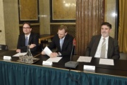 Von links: stellvertretender Verfahrensanwalt Michael Kasper, Verfahrensanwalt Andreas Joklik und Verfahrensrichter Ronald Rohrer