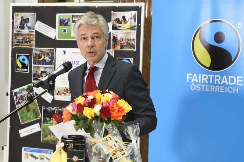 Begrüßung durch Parlamentsdirektor Harald Dossi