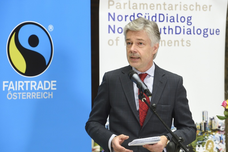 Begrüßung durch Parlamentsdirektor Harald Dossi