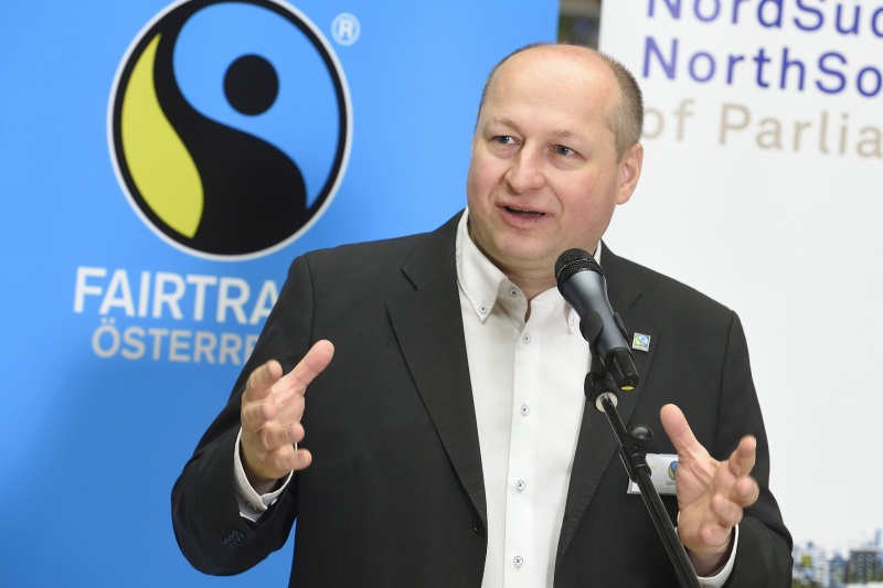 Geschäftsführer Fairtrade Österreich Hartwig Kirner am Wort