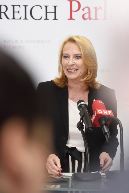 Nationalratspräsidentin Doris Bures (S) bei der Bergrüßung