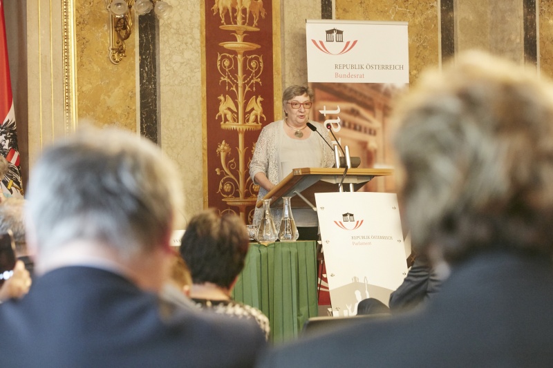 Bundesrätin Inge Posch-Gruska (S) am Rednerpult